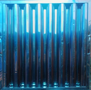 Filtro de campana extractora limpio y brillante tras servicio Limpiagras