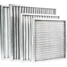 Filtros metálicos del sistema Filtronic tras limpieza profesional en cocina industrial en Badajoz